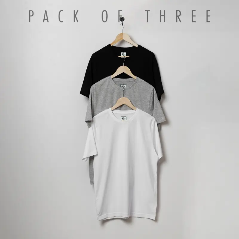 Plain blank t-shirt in poly-cotton blend — classic crew neck everyday tee