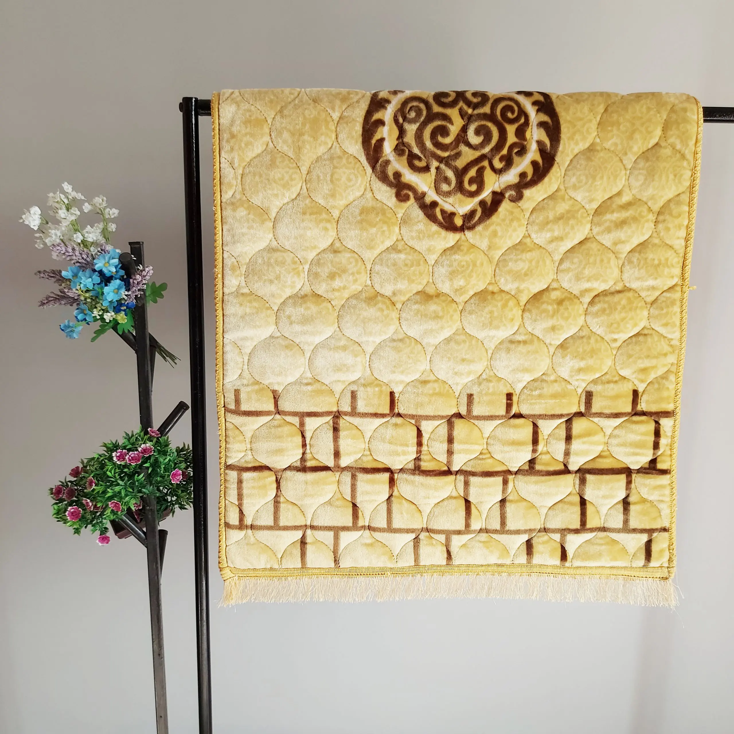 Handmade Prayer Rug/Mat - Minimal Sun Gold Ghilaf-e-Kaaba